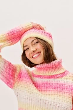 ROSA BEANIE 8 ROSA BEANIE -Varley Store RosaTurtleneckCropPINK 03 900x 7d49540f 2756 47a1 9cd2 f5eac17e4cb5
