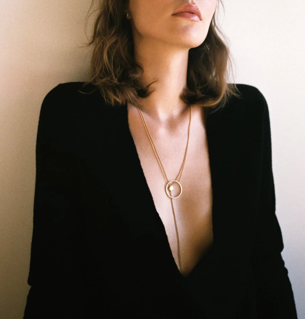 THE PLUNGE DEEP V-NECK CASHMERE SWEATER 2 THE PLUNGE DEEP V-NECK CASHMERE SWEATER - Image 2