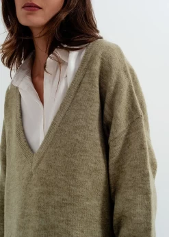 OVERSIZED V-NECK JUMPER -Varley Store ScreenShot2021 11 01at8.32.04AM