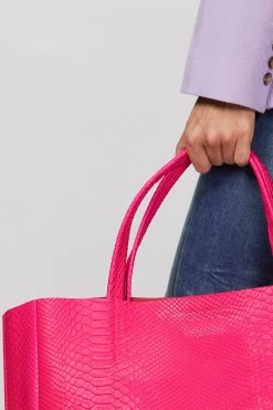 SIDEWAYS TOTE -Varley Store SilenceCoJune29 514