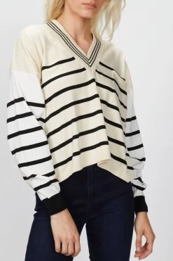 NUDE V-NECK SWEATER 8 NUDE V-NECK SWEATER -Varley Store SilenceCoJune29 537