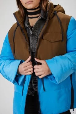 Stine Goya TAMARA JACKET -Varley Store SilenceCoStudioOnModelDec320206734