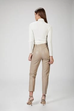 CYBIL BLOUSE -Varley Store SilenceCoStudioOnModelDec320207065