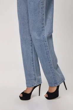 MOM JEAN -Varley Store SilenceCoStudioonModelCheyenneDec320202254