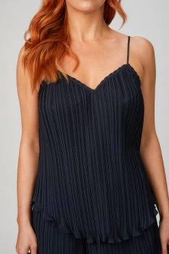 SLEEVELESS PLISSE TANK 11 SLEEVELESS PLISSE TANK -Varley Store TheSilenceCoCatherineOnModelMarch2020218278