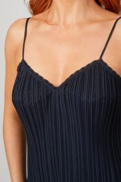 SLEEVELESS PLISSE TANK 9 SLEEVELESS PLISSE TANK -Varley Store TheSilenceCoCatherineOnModelMarch2020218285