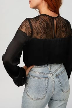 FERN TOP -Varley Store TheSilenceCoCatherineOnModelMarch2020218411