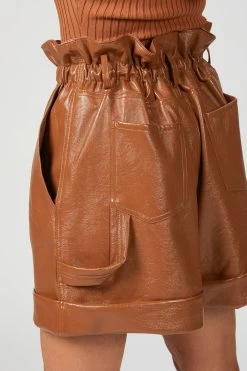 PEARL SHORTS -Varley Store TheSilenceCoCatherineOnModelMarch2020218598