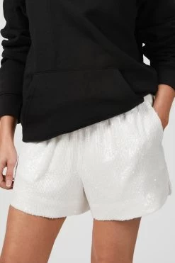 CASH SHORTS 9 CASH SHORTS -Varley Store TheSilenceCoCatherineOnModelMarch2020218708