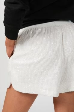 CASH SHORTS 11 CASH SHORTS -Varley Store TheSilenceCoCatherineOnModelMarch2020218723