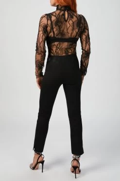 PETRA LACE TOP 8 PETRA LACE TOP -Varley Store TheSilenceCoCatherineOnModelMarch2020218802