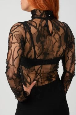 PETRA LACE TOP 10 PETRA LACE TOP -Varley Store TheSilenceCoCatherineOnModelMarch2020218809