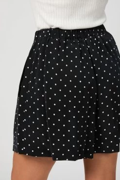 DE LA MOUSSAYE SHORT -Varley Store TheSilenceCoCatherineOnModelMarch2020219002