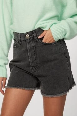 RACHAEL GREEN SHORT 8 RACHAEL GREEN SHORT -Varley Store TheSilenceCoCheyenneOnModelMarch2020210854