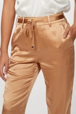 ALEX PANT -Varley Store TheSilenceCoCheyenneOnModelMarch2020210891