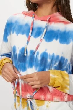 BRYCE HOODIE -Varley Store TheSilenceCoCheyenneOnModelMarch2020211082