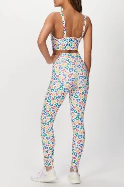 LEAH TOP 7 LEAH TOP -Varley Store TheSilenceCoCheyenneOnModelMarch2020211129 bf8c9c94 425d 47b3 9455 8e6fd7bd8f33