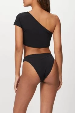 PYRAMID TOP -Varley Store TheSilenceCoCheyenneOnModelMarch2020211162