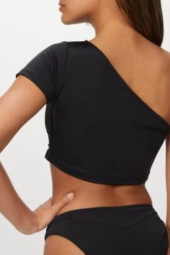 PYRAMID TOP -Varley Store TheSilenceCoCheyenneOnModelMarch2020211167