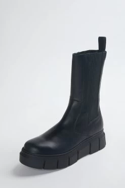 ALOHAS ARMOR LEATHER CHELSEA COMBAT BOOTS -Varley Store TheSilenceCoInvisMannequinFeb2520220386