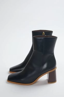 ALOHAS WEST VINTAGE BLACK LEATHER ANKLE BOOTS 9 ALOHAS WEST VINTAGE BLACK LEATHER ANKLE BOOTS -Varley Store TheSilenceCoInvisMannequinFeb2520220394