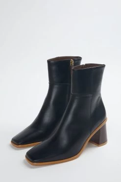 ALOHAS WEST VINTAGE BLACK LEATHER ANKLE BOOTS