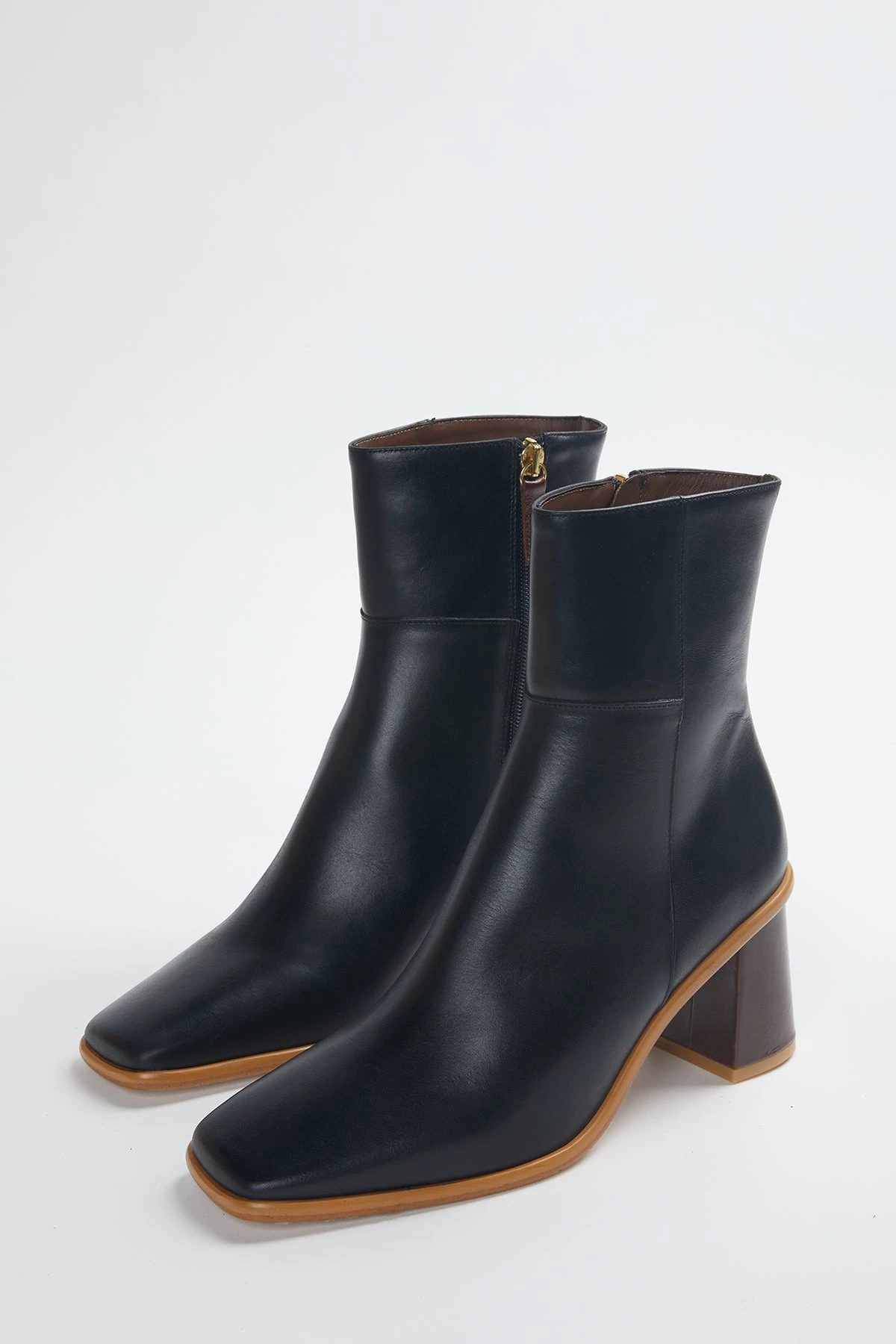 ALOHAS WEST VINTAGE BLACK LEATHER ANKLE BOOTS 1 ALOHAS WEST VINTAGE BLACK LEATHER ANKLE BOOTS