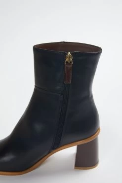 ALOHAS WEST VINTAGE BLACK LEATHER ANKLE BOOTS 13 ALOHAS WEST VINTAGE BLACK LEATHER ANKLE BOOTS -Varley Store TheSilenceCoInvisMannequinFeb2520220407