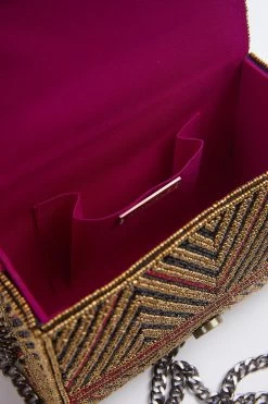 MINERVAS BEADED CROSS-BODY CLUTCH BAG 9 MINERVAS BEADED CROSS-BODY CLUTCH BAG -Varley Store TheSilenceCoInvisibleMannequinMay1720220454