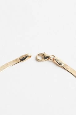 NOUR NECKLACE -Varley Store TheSilenceCoInvisibleMannequinNov1520218746 6488423b b0dd 4397 9c26 be04162bc346