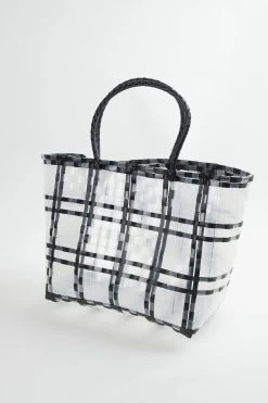 HAMPTONS BASKET BLACK TOTE -Varley Store TheSilenceCoInvisibleMannequinNov2920210009