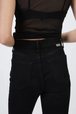 THE ZACHARY HIGH-RISE TAPERED JEANS -Varley Store TheSilenceCoMarissaDec2020202072