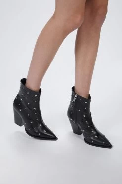 THE KOOPLES STAR STUDDED LEATHER BOOTS 12 THE KOOPLES STAR STUDDED LEATHER BOOTS -Varley Store TheSilenceCoMarissaDec2020202294