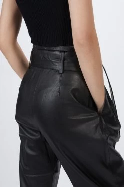 PLEATED LEATHER PANT 11 PLEATED LEATHER PANT -Varley Store TheSilenceCoMarissaDec2020202484