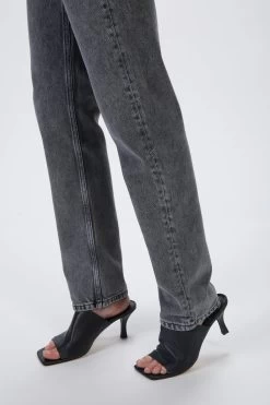 THE CASEY HIGH-RISE CRISS CROSS STRAIGHT-LEG JEANS 11 THE CASEY HIGH-RISE CRISS CROSS STRAIGHT-LEG JEANS -Varley Store TheSilenceCoMarissaDec2020202749
