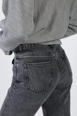 THE CASEY HIGH-RISE CRISS CROSS STRAIGHT-LEG JEANS 10 THE CASEY HIGH-RISE CRISS CROSS STRAIGHT-LEG JEANS -Varley Store TheSilenceCoMarissaDec2020202752