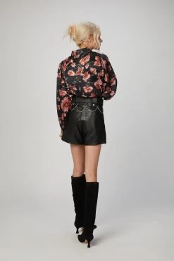 THE KOOPLES BELTED LEATHER SHORTS -Varley Store TheSilenceCoModelEcommOct1920201008 96787095 d780 43b0 a132 a77d923b4f1b