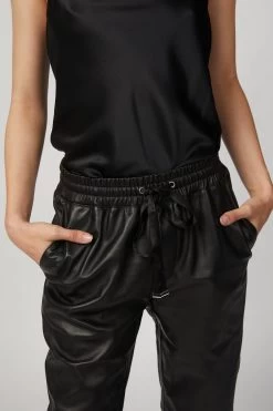 DAYTONA -Varley Store TheSilenceCoModelEcommOct1920201073