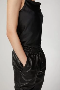 DAYTONA -Varley Store TheSilenceCoModelEcommOct1920201074