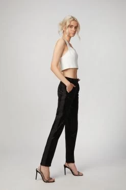 REN CROP TOP -Varley Store TheSilenceCoModelEcommOct1920201144