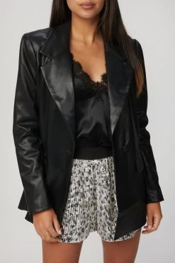 DOWNTOWN BLAZER -Varley Store TheSilenceCoModelEcommOct1920201240