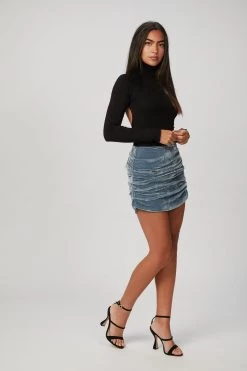 VELVET MINI SKIRT -Varley Store TheSilenceCoModelEcommOct1920201338 994b9794 d6c1 40f1 9f5e 0e32014975be