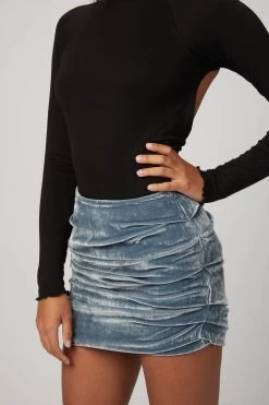 VELVET MINI SKIRT -Varley Store TheSilenceCoModelEcommOct1920201356