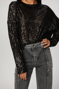 ALEXANDRA TOP -Varley Store TheSilenceCoModelEcommOct1920201463