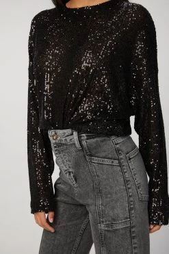 ALEXANDRA TOP -Varley Store TheSilenceCoModelEcommOct1920201466