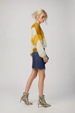 LOU SKIRT -Varley Store TheSilenceCoModelEcommOct1920201654 551d47b1 6c5e 436c a731 b67b8aa9b978