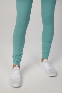 Varley BLACKBURN LEGGING -Varley Store TheSilenceCoModelEcommOct1920201896