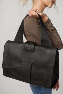 CATALINA BAG -Varley Store TheSilenceCoModelEcommOct1920202366