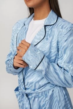 MARRY JACKET -Varley Store TheSilenceCoModelEcommOct1920202462 6e2d86f5 8b6c 437f bcae a239cc531220