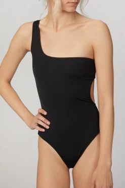 CASSIOPEA SWIMSUIT 11 CASSIOPEA SWIMSUIT -Varley Store TheSilenceCoModelEcommOct1920203037